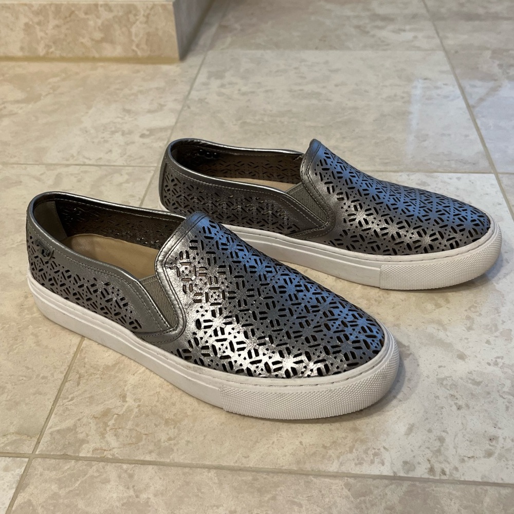 TORY BURCH Women’s Perforated Leather Lennon Silver Slip-On Shoes Size 6.5